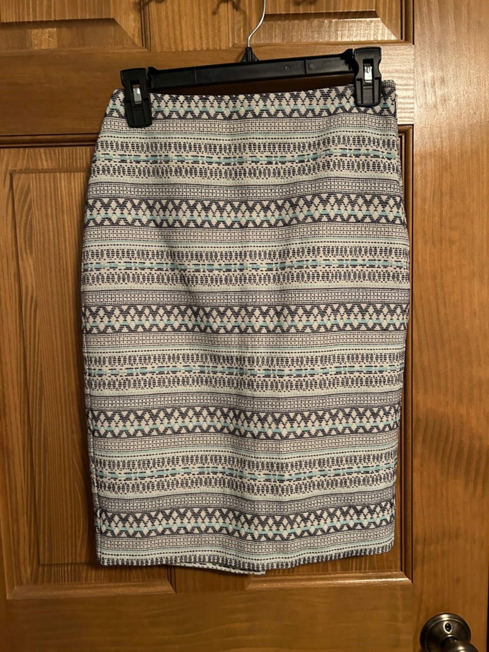 The Limited Women's Patterned Pencil Skirt in Cream and Navy